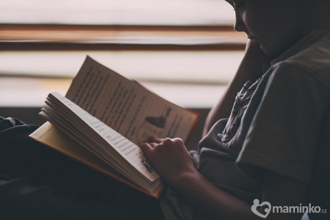 Deštivé podzimní dny jsou přímo stvořené ke čtení knih