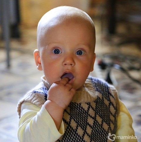 Začíná vaše miminko hledat první zoubky?