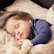 Proč (ne)nechávat spát dítě na polštáři?